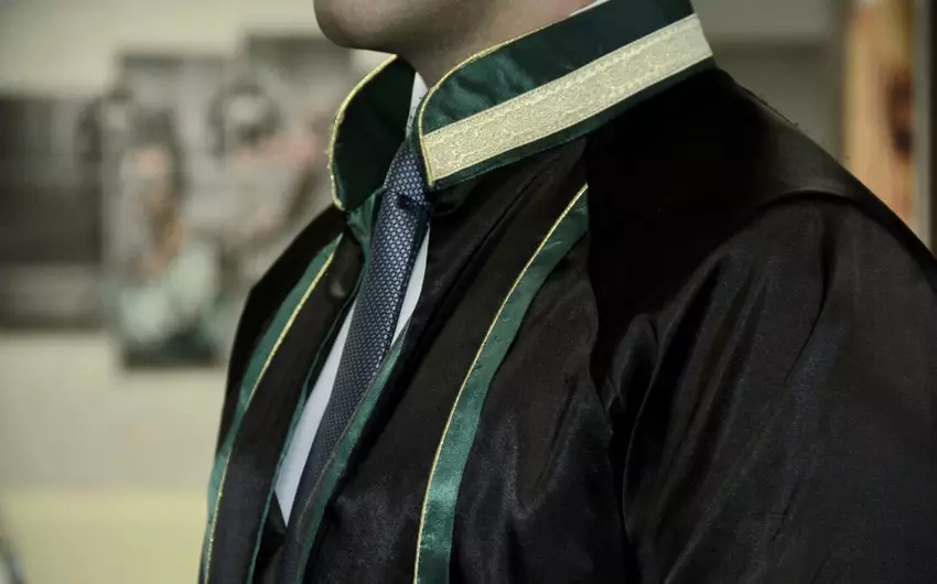 Azərbaycanda iki vəkilin fəaliyyəti dayandırılıb, dördünə isə xəbərdarlıq olunub