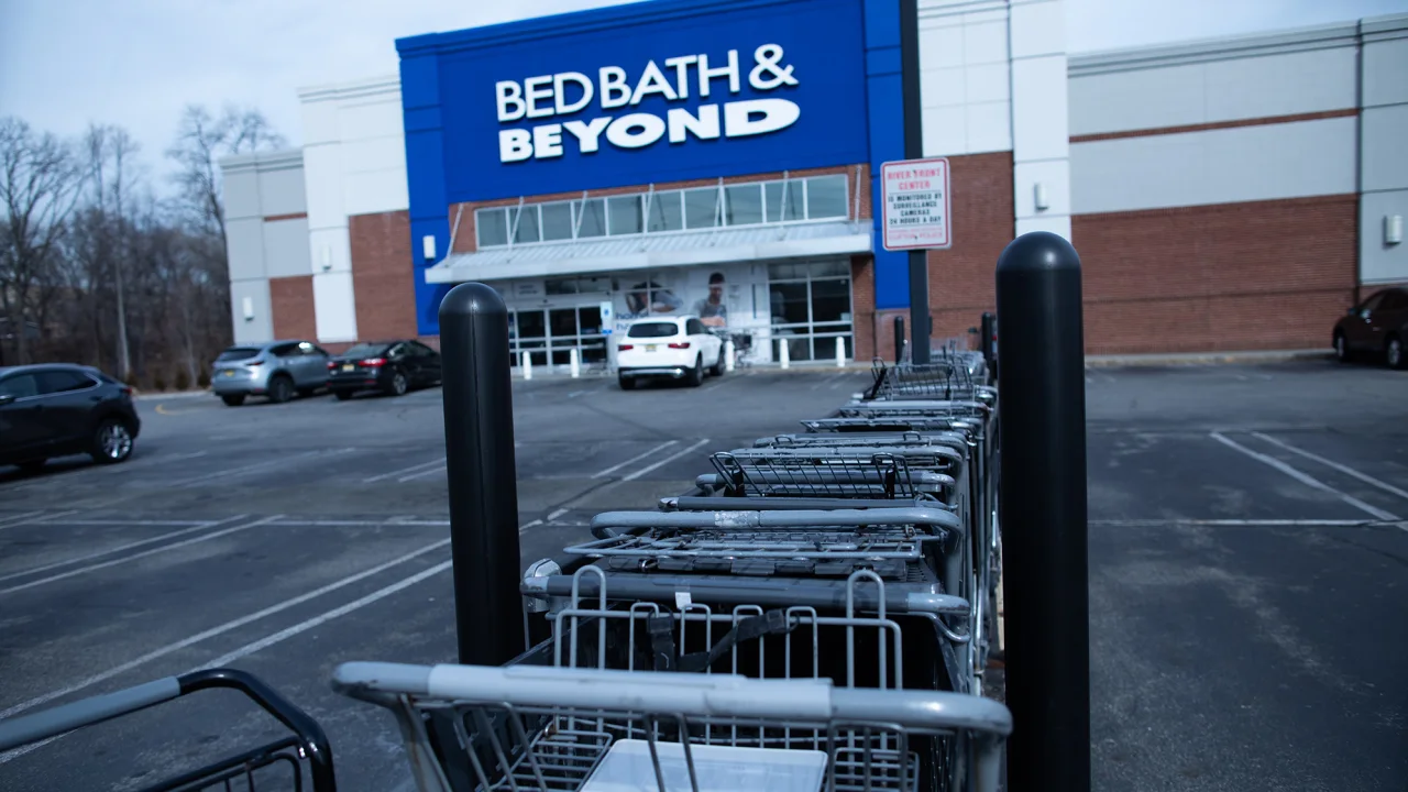 Bed Bath & Beyond işdən çıxarılan minlərlə işçinin əmək haqqını ödəməyib