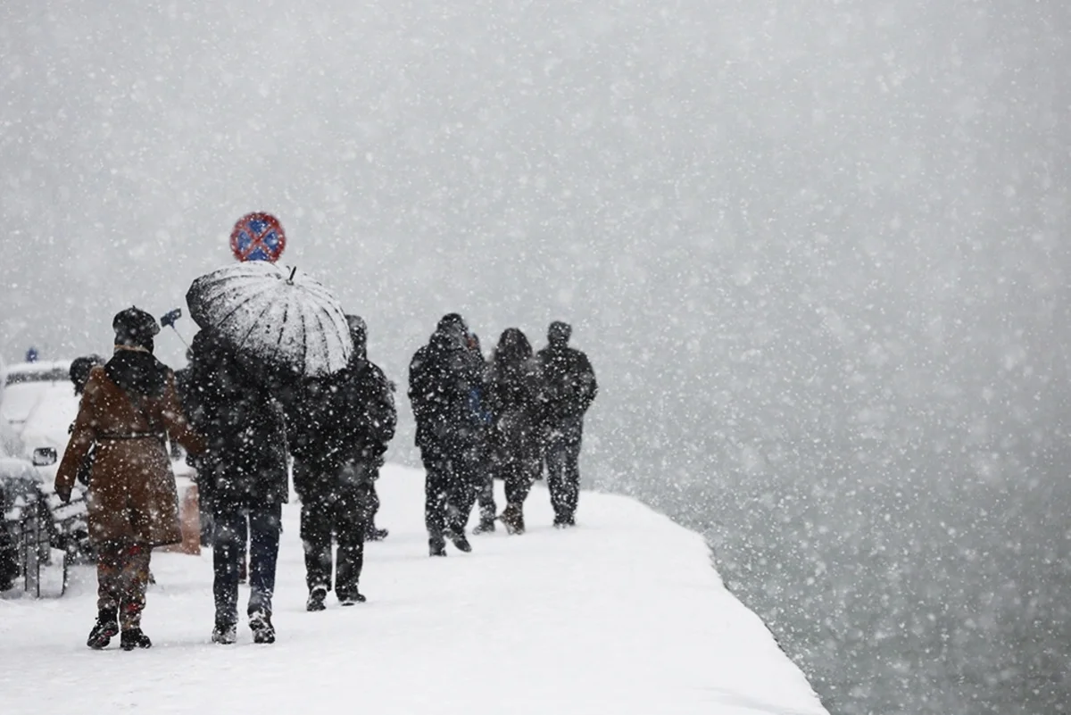 Qarlı hava bəzi məktəblərin davamiyyətinə təsir edib