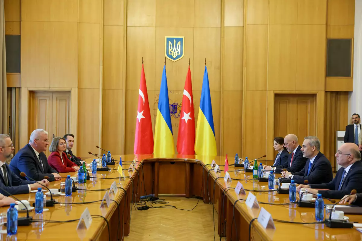 Hakan Fidan ukraynalı həmkarı ilə görüşüb