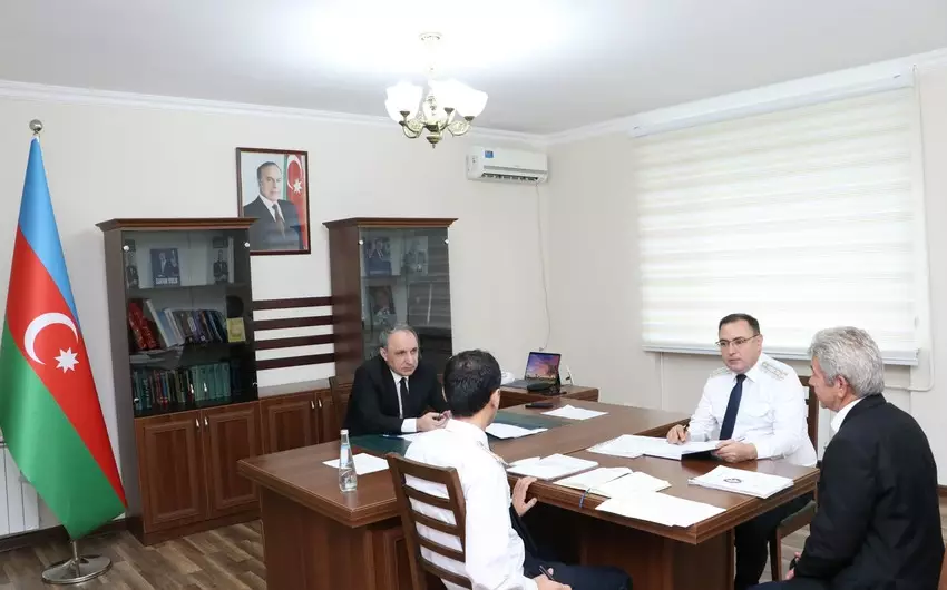 Baş prokuror Qaxda vətəndaşları qəbul edib