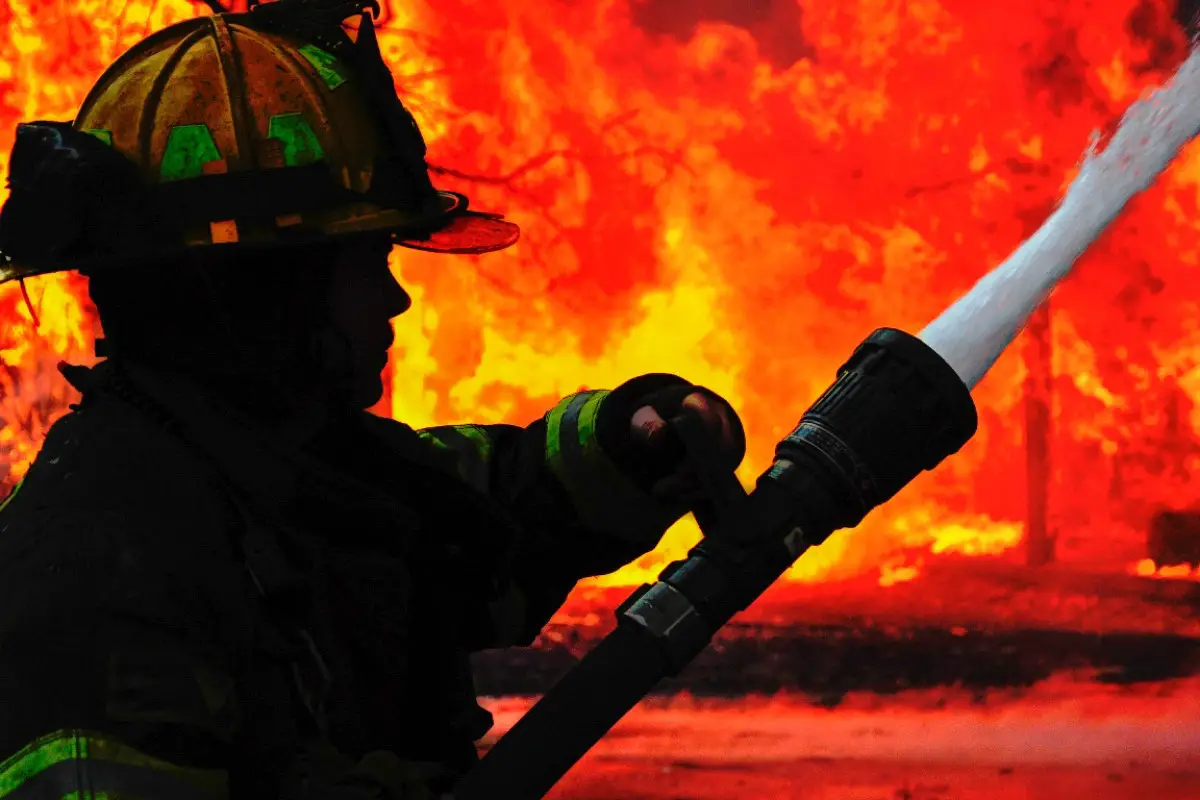 Kürdəmirdə kafe yanıb