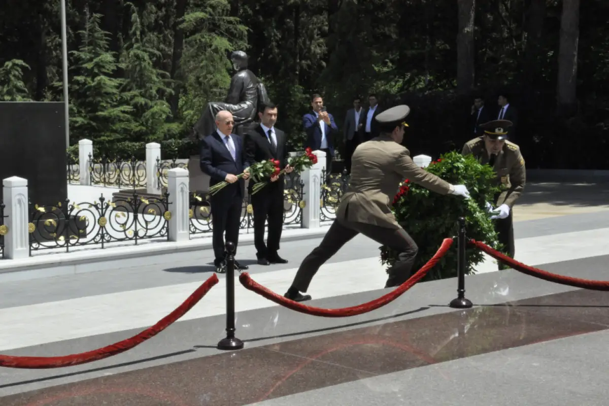 Kəmaləddin Heydərov BMMT-nin yeni Baş katibi ilə Fəxri xiyabanı ziyarət edib - FOTO
