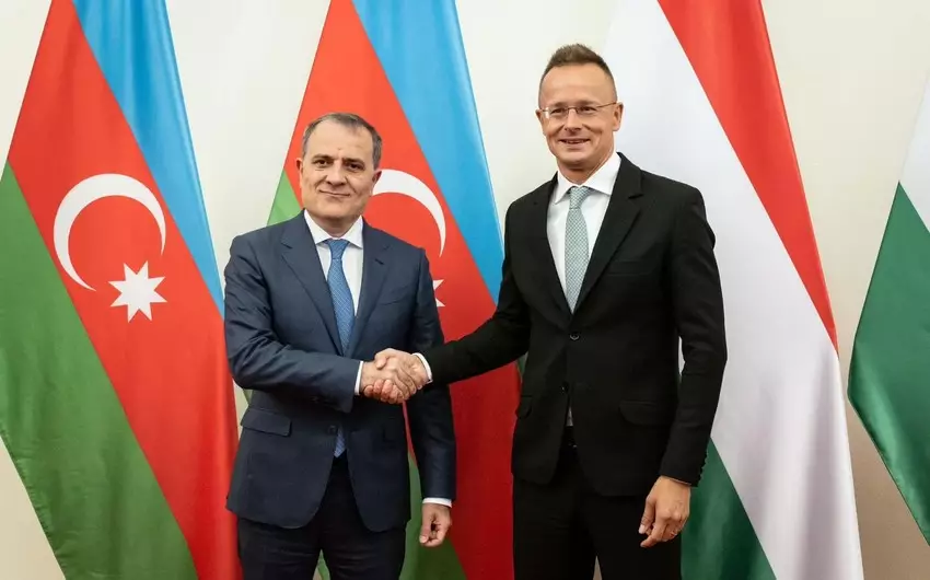 Azərbaycan və Macarıstanın XİN başçıları birgə bəyanatlarla çıxış ediblər