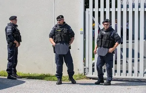 Avstriyada məktəbdə atışma - 8 nəfər öldü
