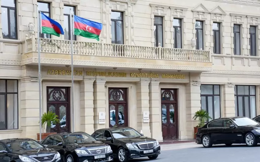 Konstitusiya Məhkəməsi məcburi əmək müqaviləsi ilə bağlı qərar qəbul edib