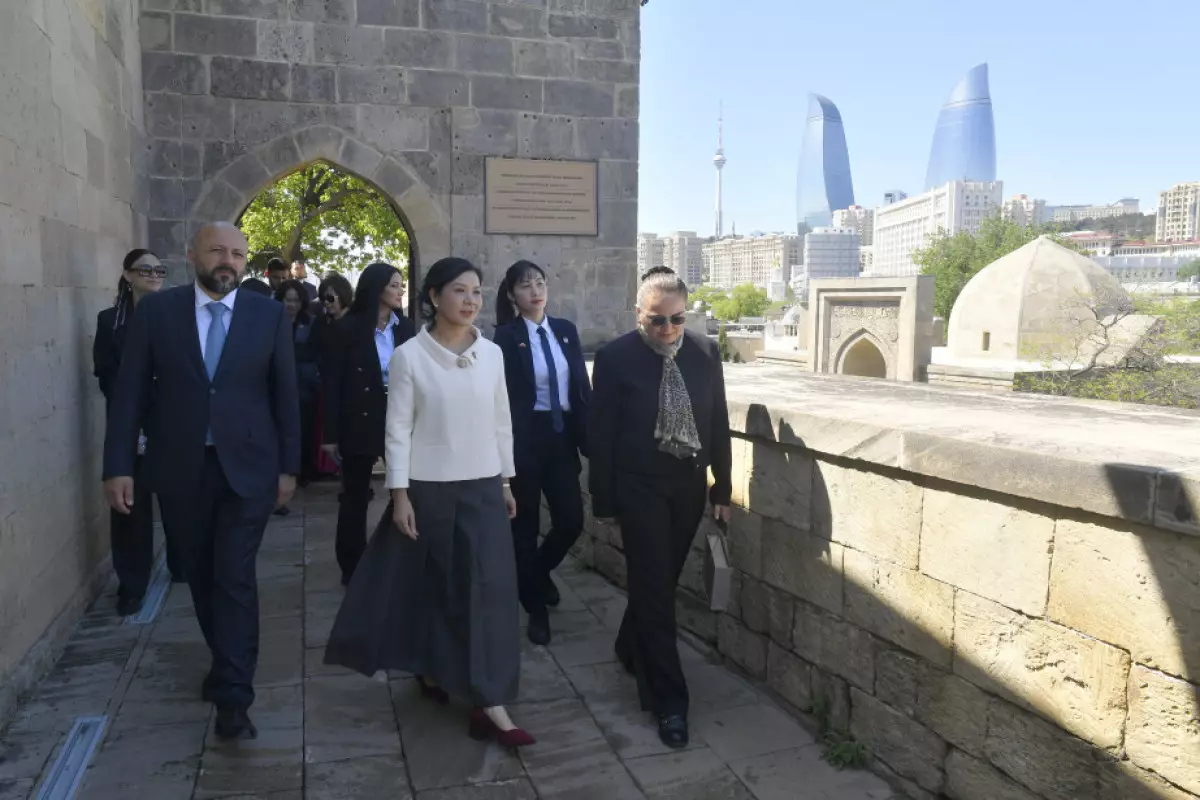 Vyetnamın birinci xanımı İçərişəhərlə tanış olub