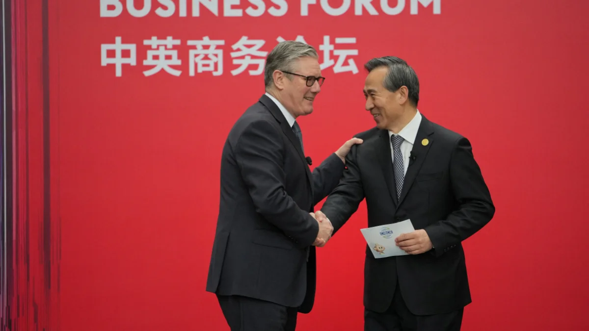 Tramp Britaniyanı Çinlə əlaqələr xəbərdar etdi