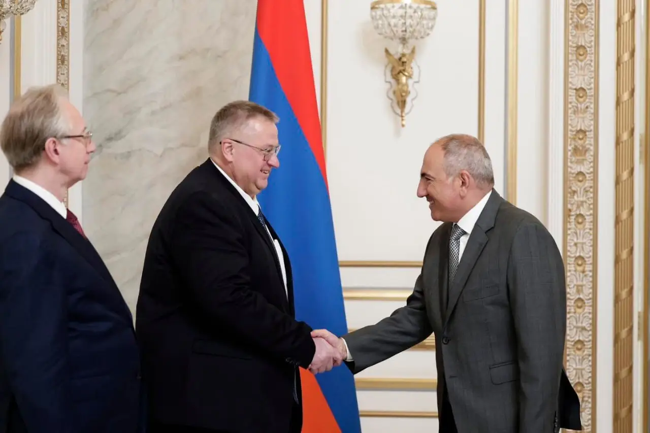 Paşinyan Overçuku qəbul etdi