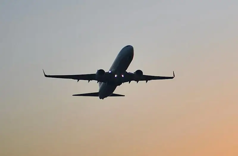 Polşa iki hava limanını müvəqqəti bağlayıb