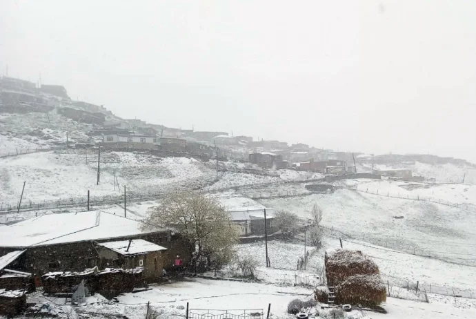 Snow and Freezing Temperatures Persist Across Azerbaijan