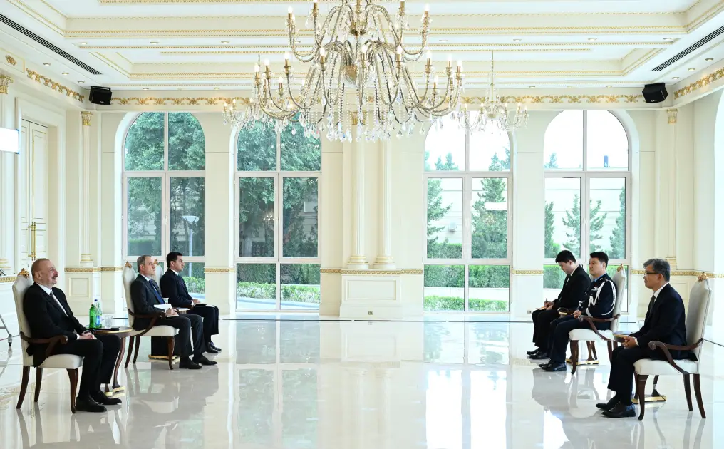İlham Əliyev Koreya səfirinin etimadnaməsini qəbul edib