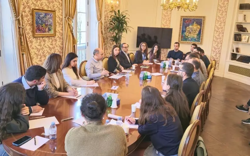 Emin Əmrullayev azərbaycanlı tələbələrlə görüşüb