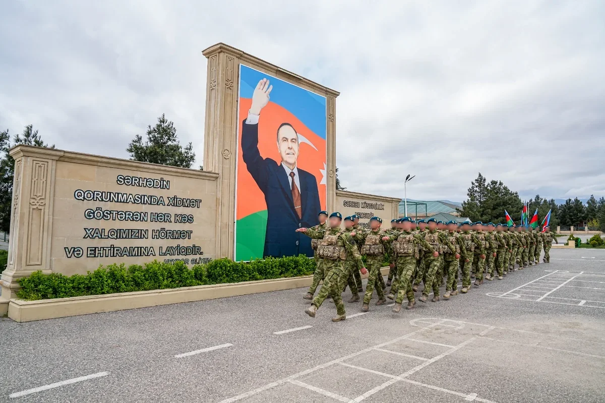 “Çevikçi” kursunu bitirən hərbçilərə beretlər təqdim olundu