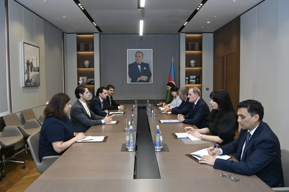Ceyhun Bayramov Ben Blək ilə TRIPP layihəsini müzakirə edib