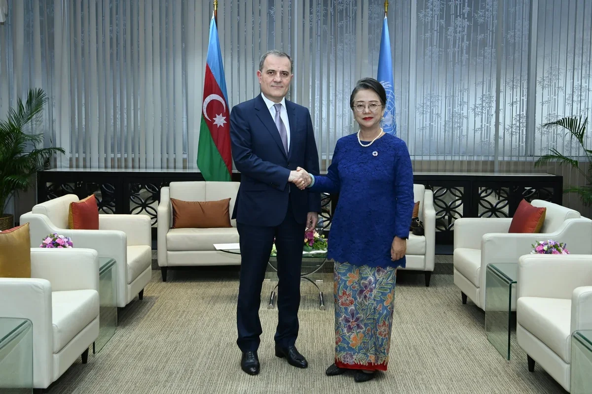 Jeyhun Bayramov discusses Azerbaijan's global role with UN official
