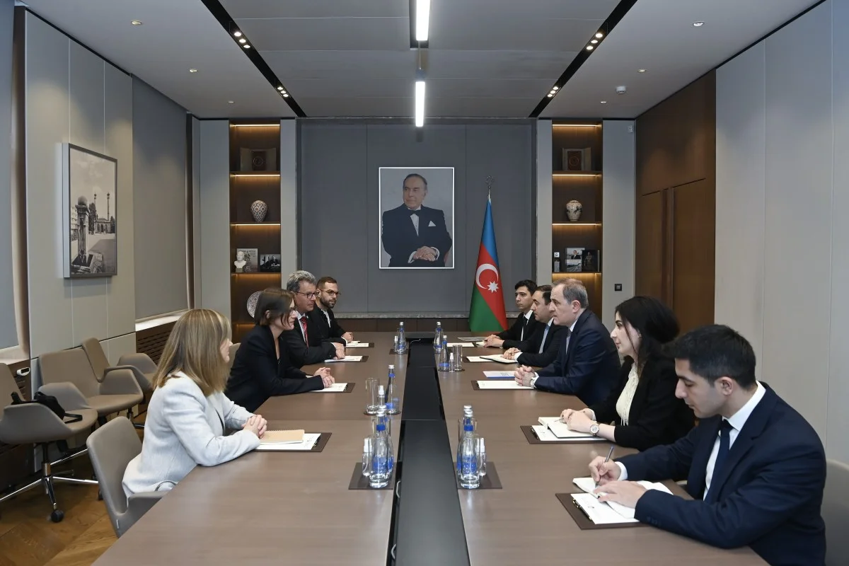 Ceyhun Bayramov BQXK rəhbəri ilə görüşdü