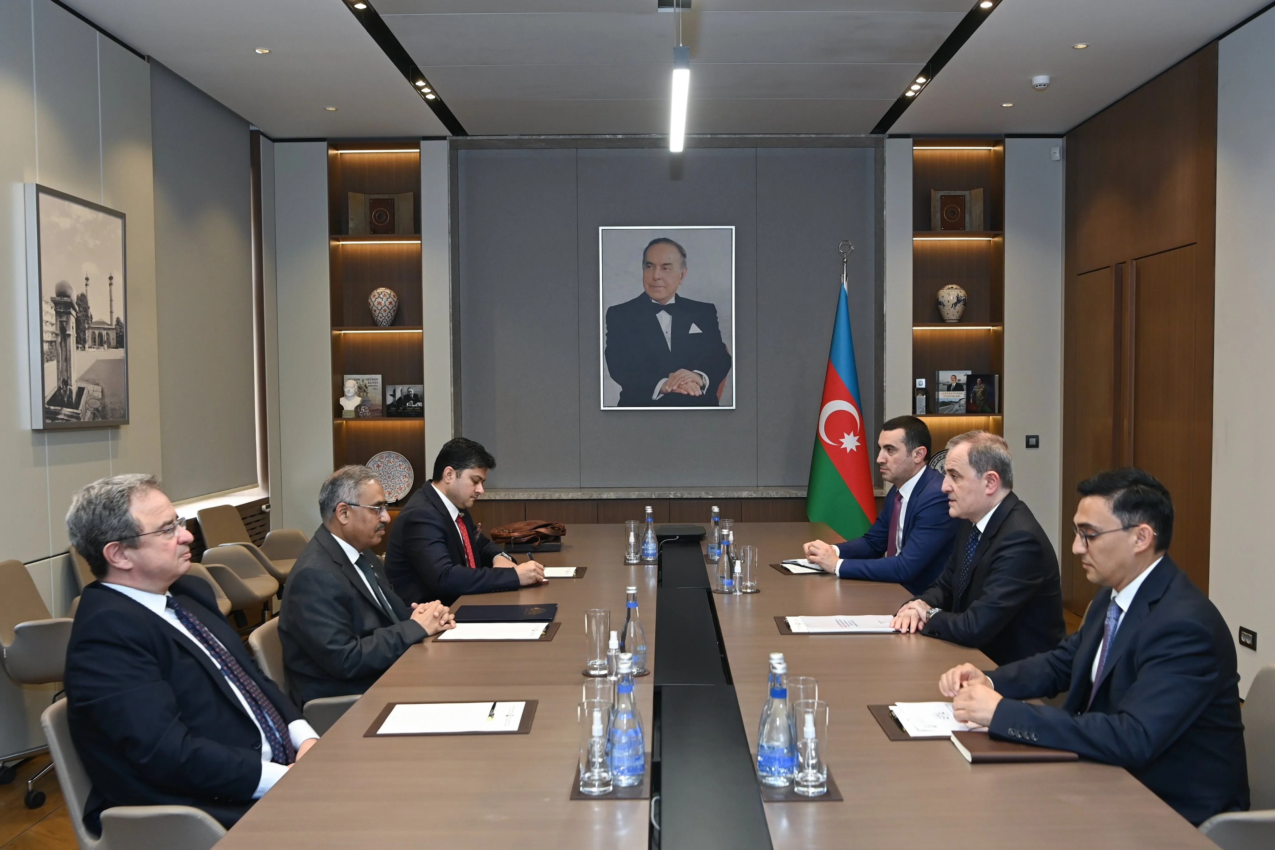 Ceyhun Bayramov D-8-in baş katibi ilə əməkdaşlığı müzakirə etdi