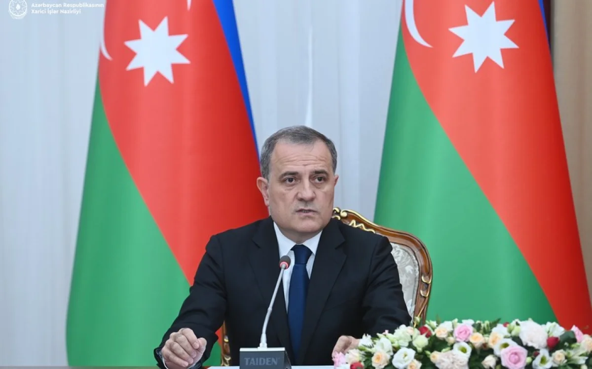 Ceyhun Bayramov diplomatları təbrik etdi