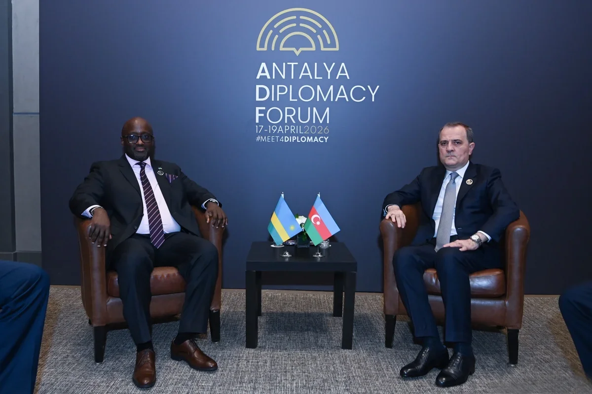 Jeyhun Bayramov meets Rwandan counterpart in Antalya