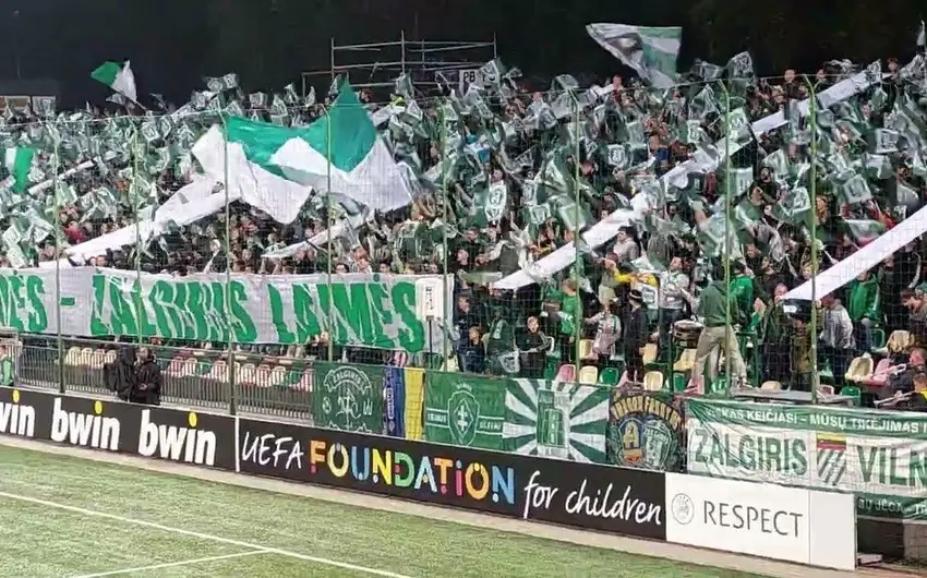 Litvada futbol klubunun azarkeşləri qeyri-adi etiraz aksiyası keçiriblər