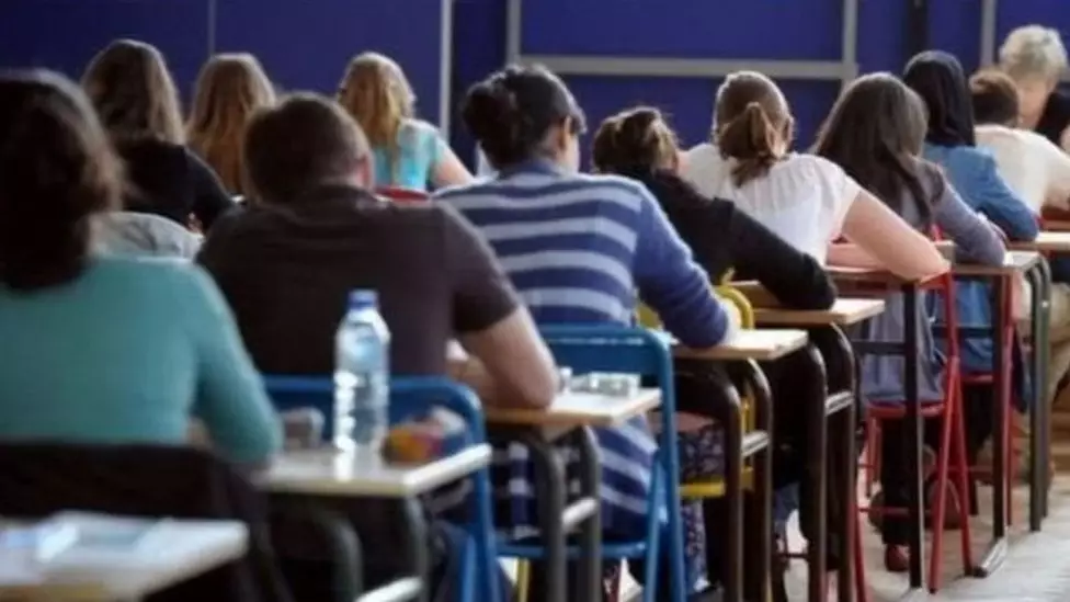 Daha iki ali məktəbə qəbul prosedurlarını özləri aparmaq hüququ verilib