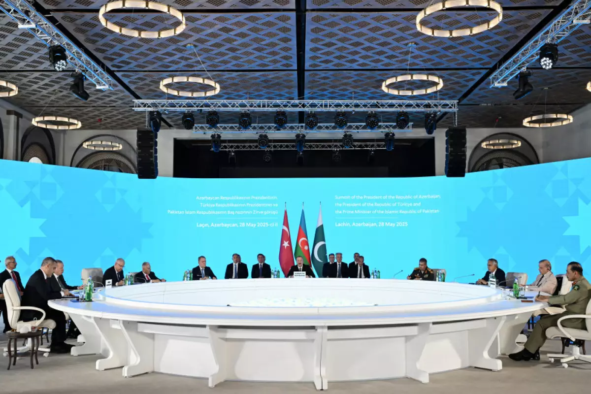 Liderlərin Laçında üçtərəfli Zirvə görüşü keçirilib - YENİLƏNİB