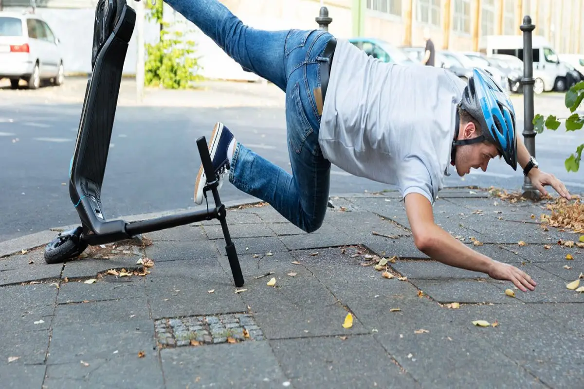 DYP skuterlə hərəkət edənlərə xəbərdarlıq edib