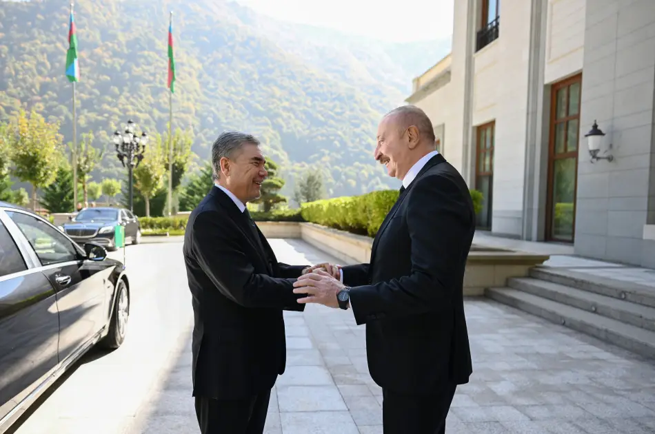 İlham Əliyev Berdiməhəmmədov ilə görüşdü - FOTO