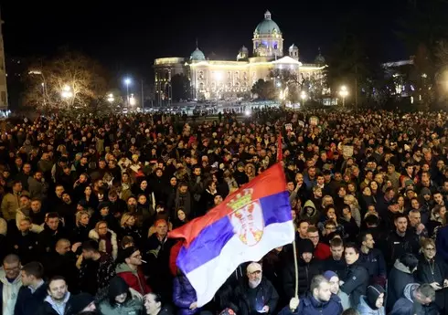 Serbiyada etirazlar “Qərb metodoloji şablonlarına” uyğun təşkil olunub