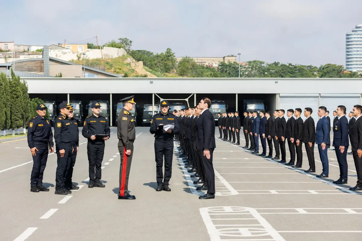 Vilayət Eyvazov sıra baxışı keçirib