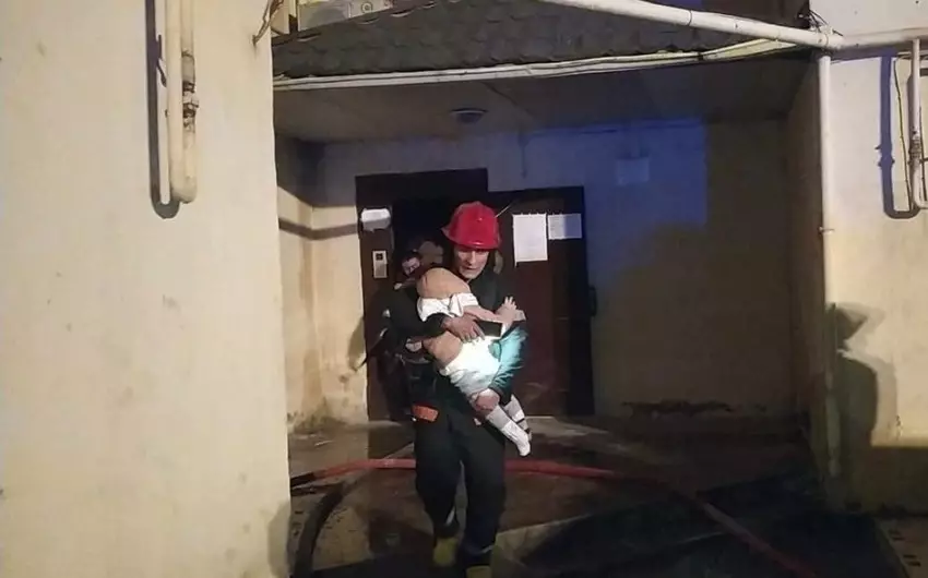 Xırdalanda binada yanğın olub, 23 nəfər təxliyə edilib - VİDEO