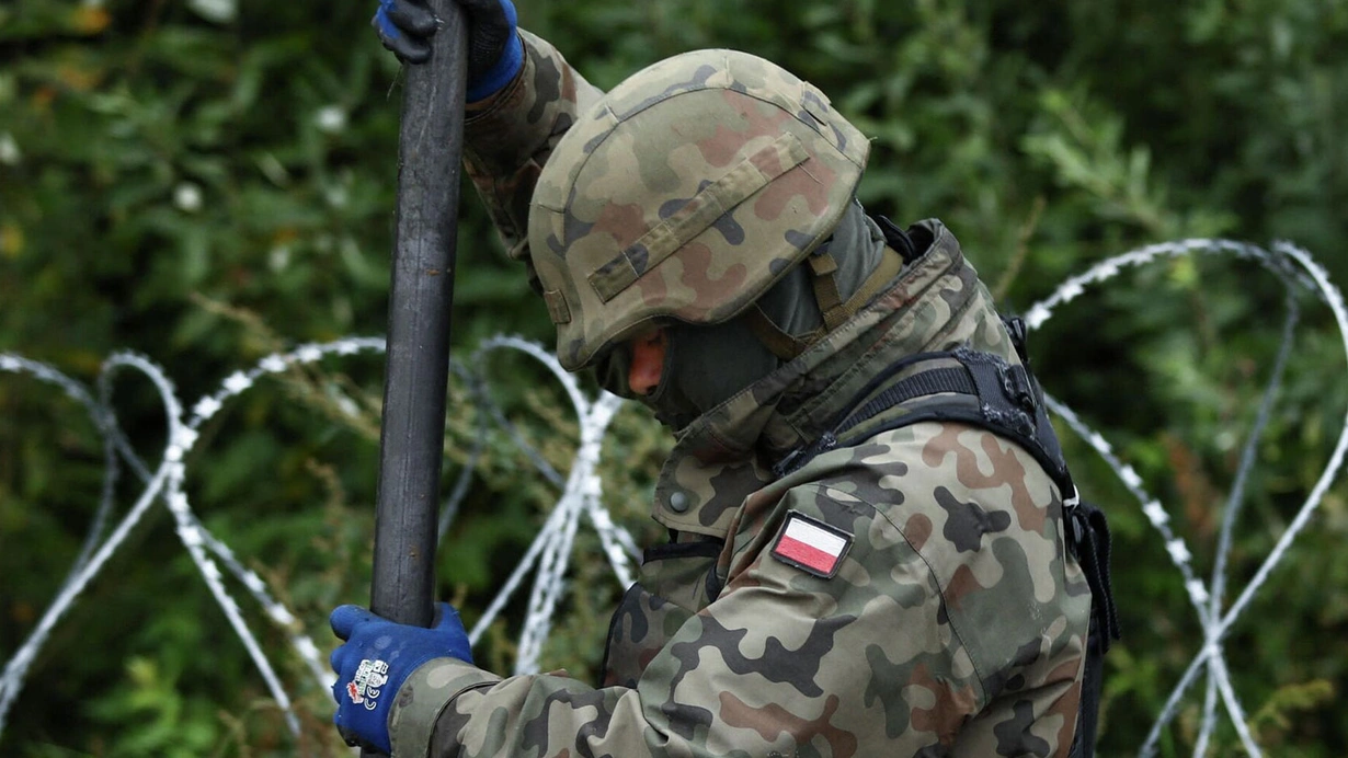 Polşa Belarusla sərhəddə əlavə hərbçi göndərə bilər