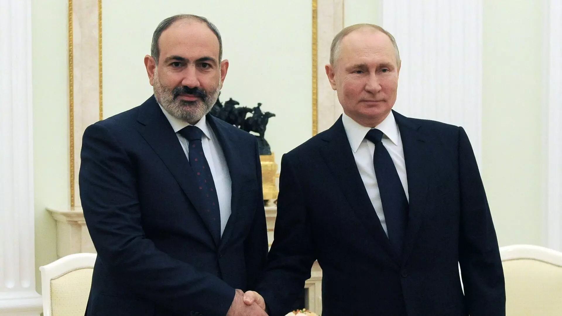 Putin Paşinyanla Qarabağdakı vəziyyəti müzakirə edib