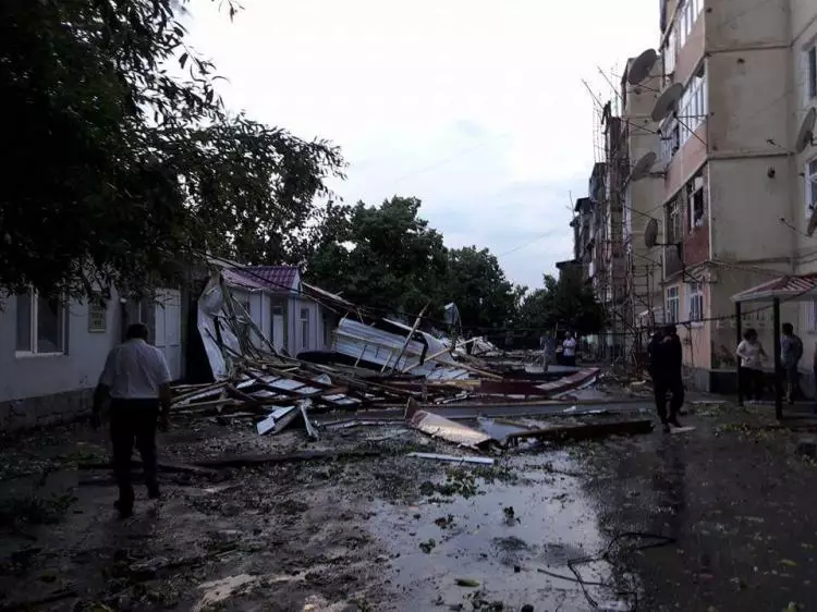 Çində daşqın və torpaq sürüşməsi nəticəsində ölənlərin sayı artıb