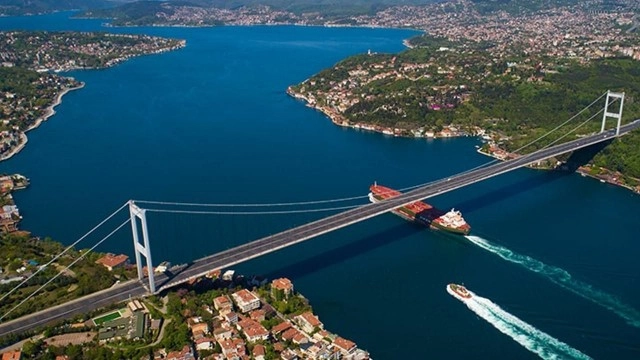 İstanbul boğazı gəmilər üçün bağlandı