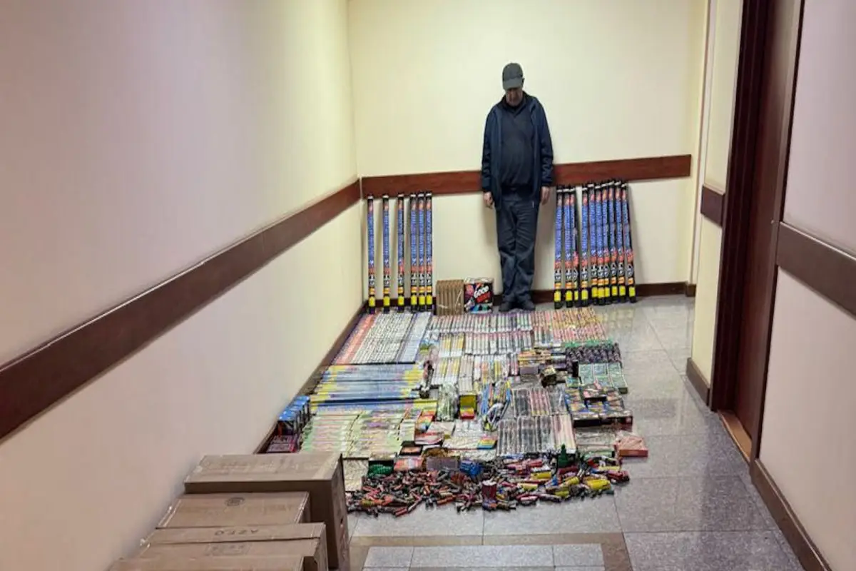 Bakıdakı ticarət mərkəzində pirotexniki vasitələr satılan anbar aşkarlanıb