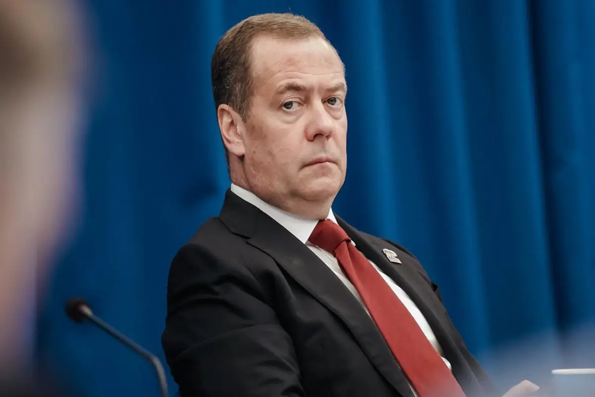 Dmitri Medvedev Trampa cavab verib