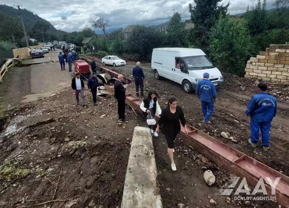 Astarada qəzalı vəziyyətə düşmüş körpünün yerləşdiyi ərazidə hərəkət bərpa olunub