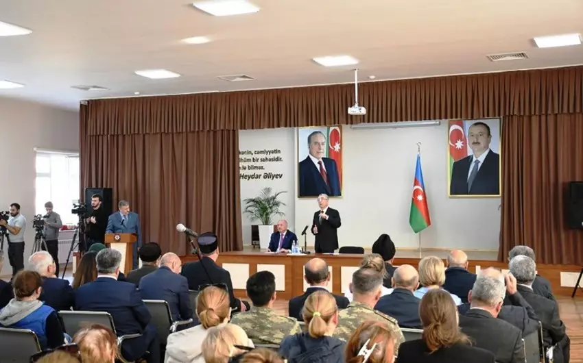 Eldar Əzizov Əmircan sakinlərinin problemlərinin həlli ilə bağlı tapşırıq verib