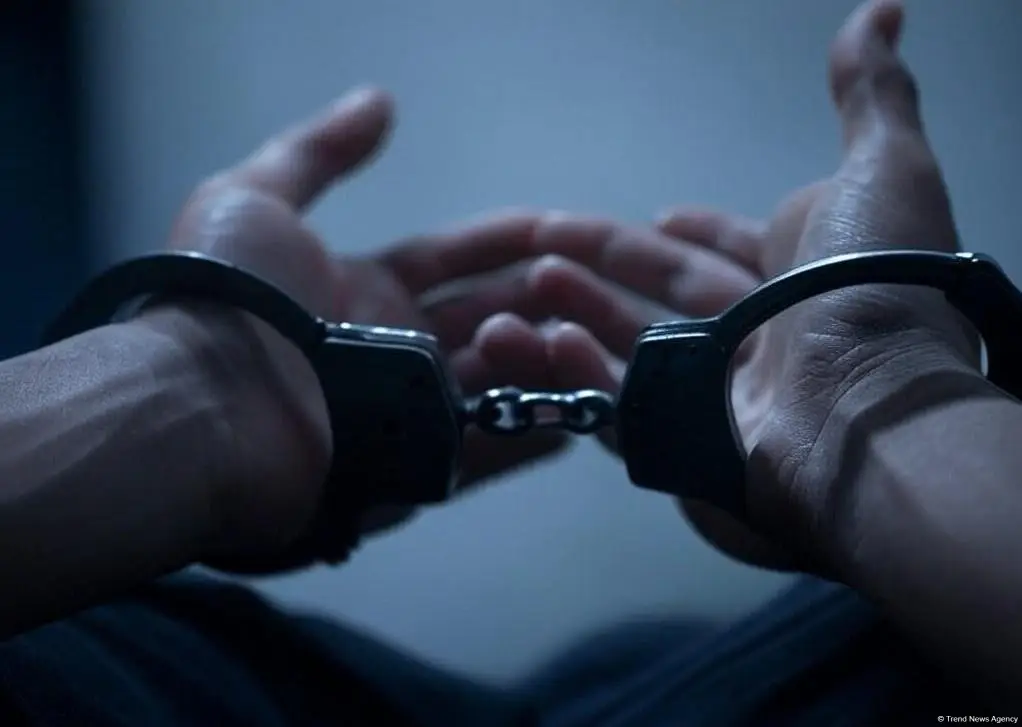 Avtobusda sürücünün telefonunu götürüb qaçan sərnişin saxlanıldı