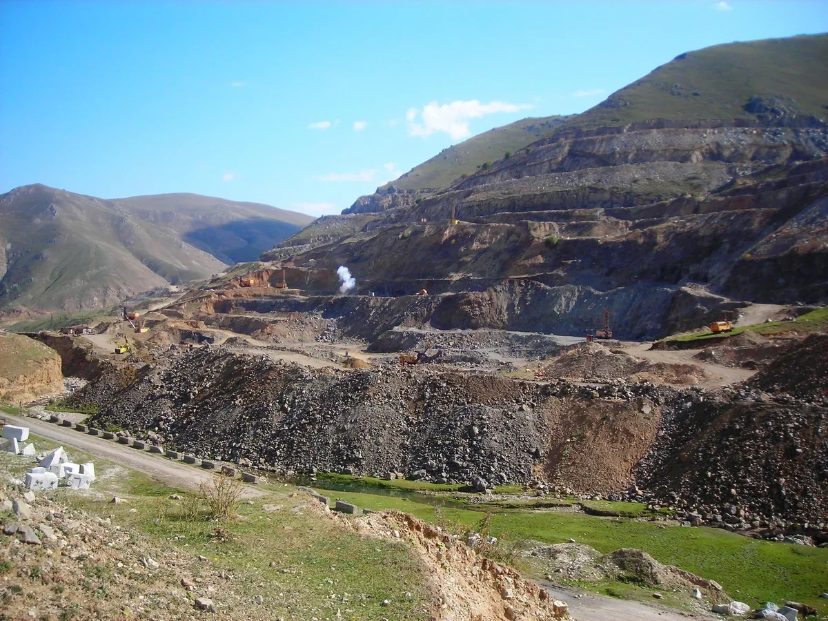 Azerbaijan to develop mining and metallurgy state program