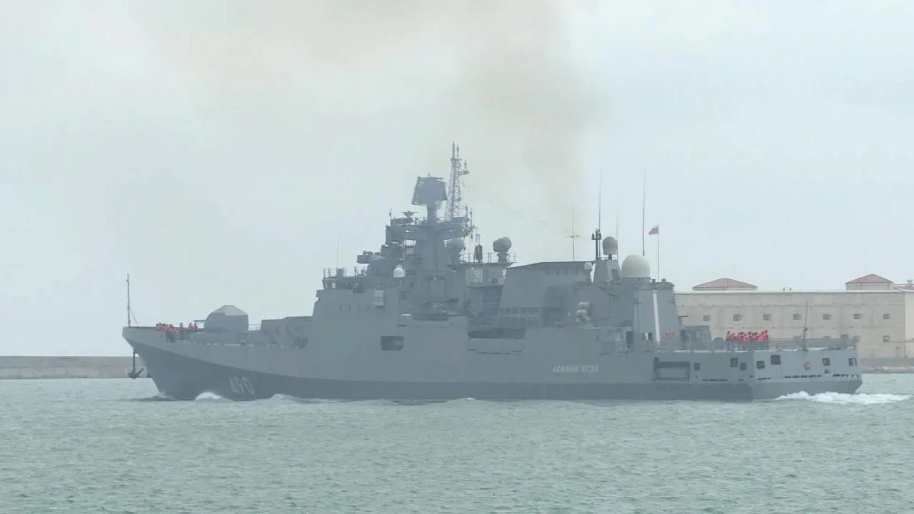 Danimarka helikopterinə Rusiya gəmisindən fişəng atılıb