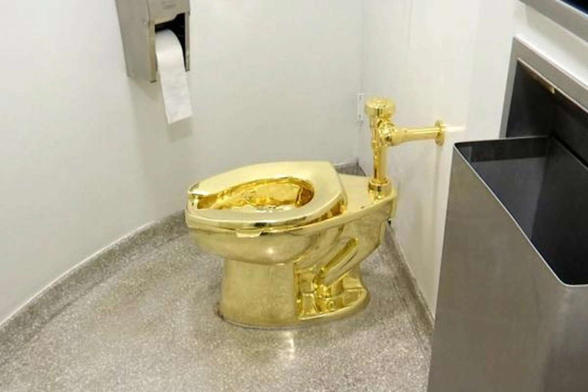 İngiltərədə 4,8 milyon funt-sterlinq dəyərində qızıl unitaz oğurlandı