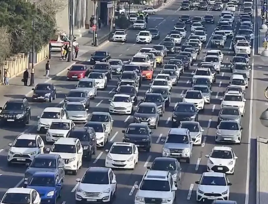 Bakıda sıxlıq olan yollar açıqlanıb - SİYAHI