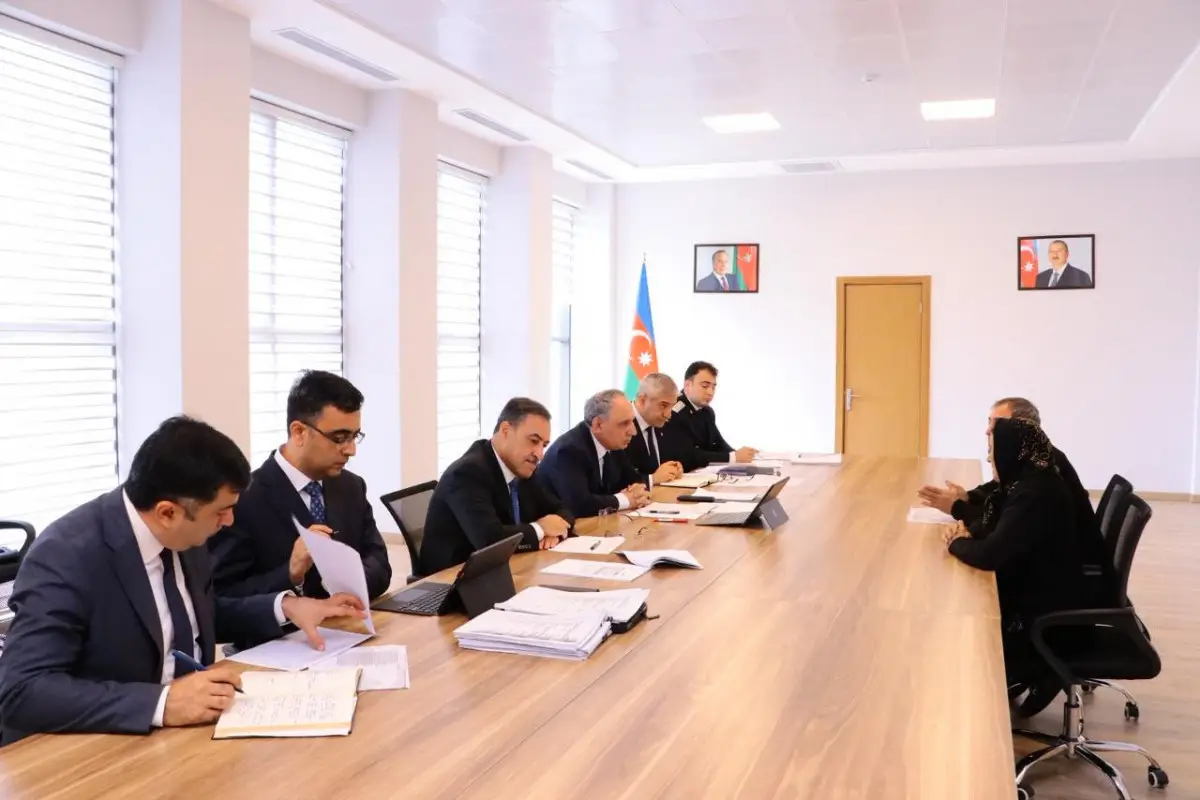 Baş prokuror Gəncədə vətəndaşları qəbul edib