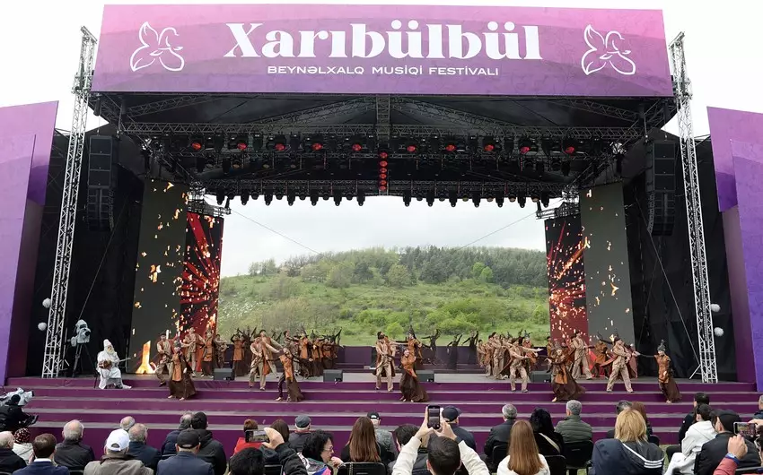 Cıdır düzündə “Xarıbülbül” festivalının açılış konserti olub