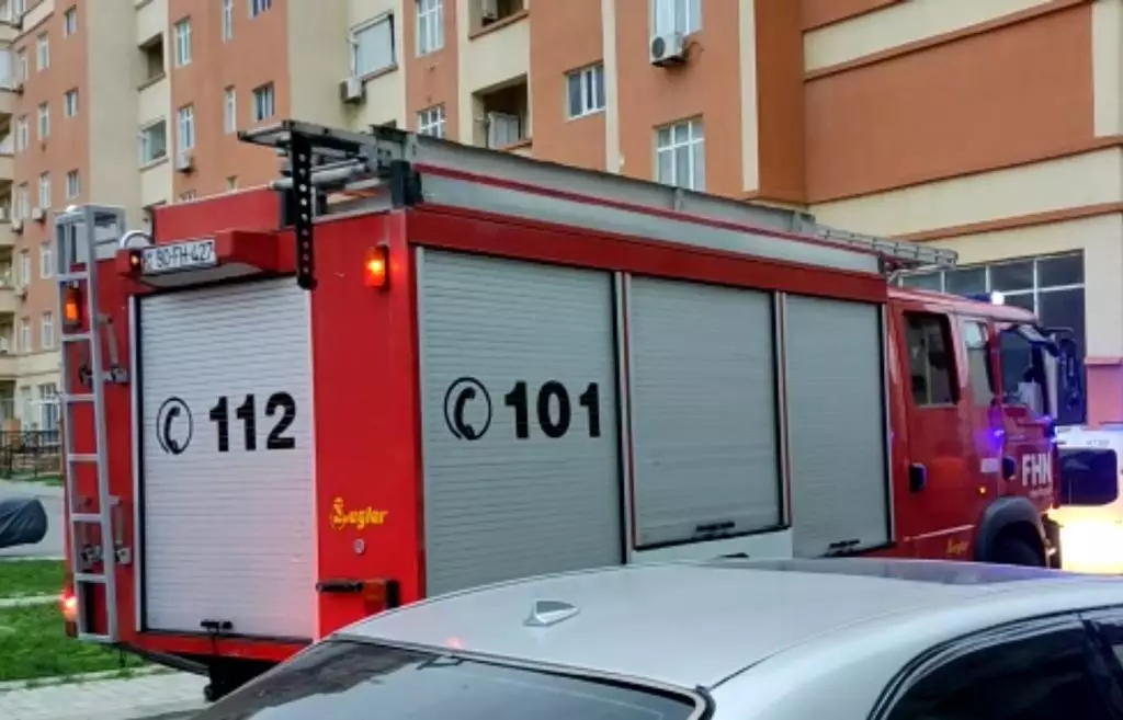 Saray qəsəbəsindəki yaşayış binasında yanğın söndürülüb - YENİLƏNİB