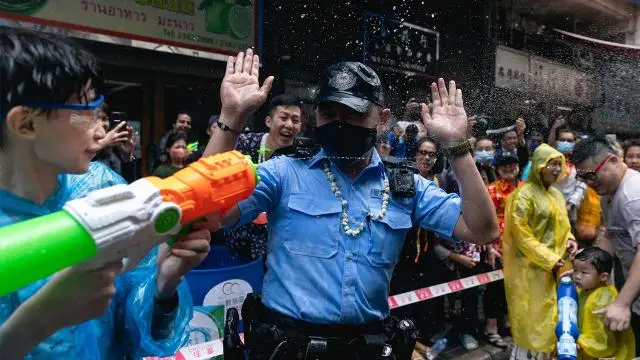 Polisə su tapançası vuran iki nəfər həbs edilib