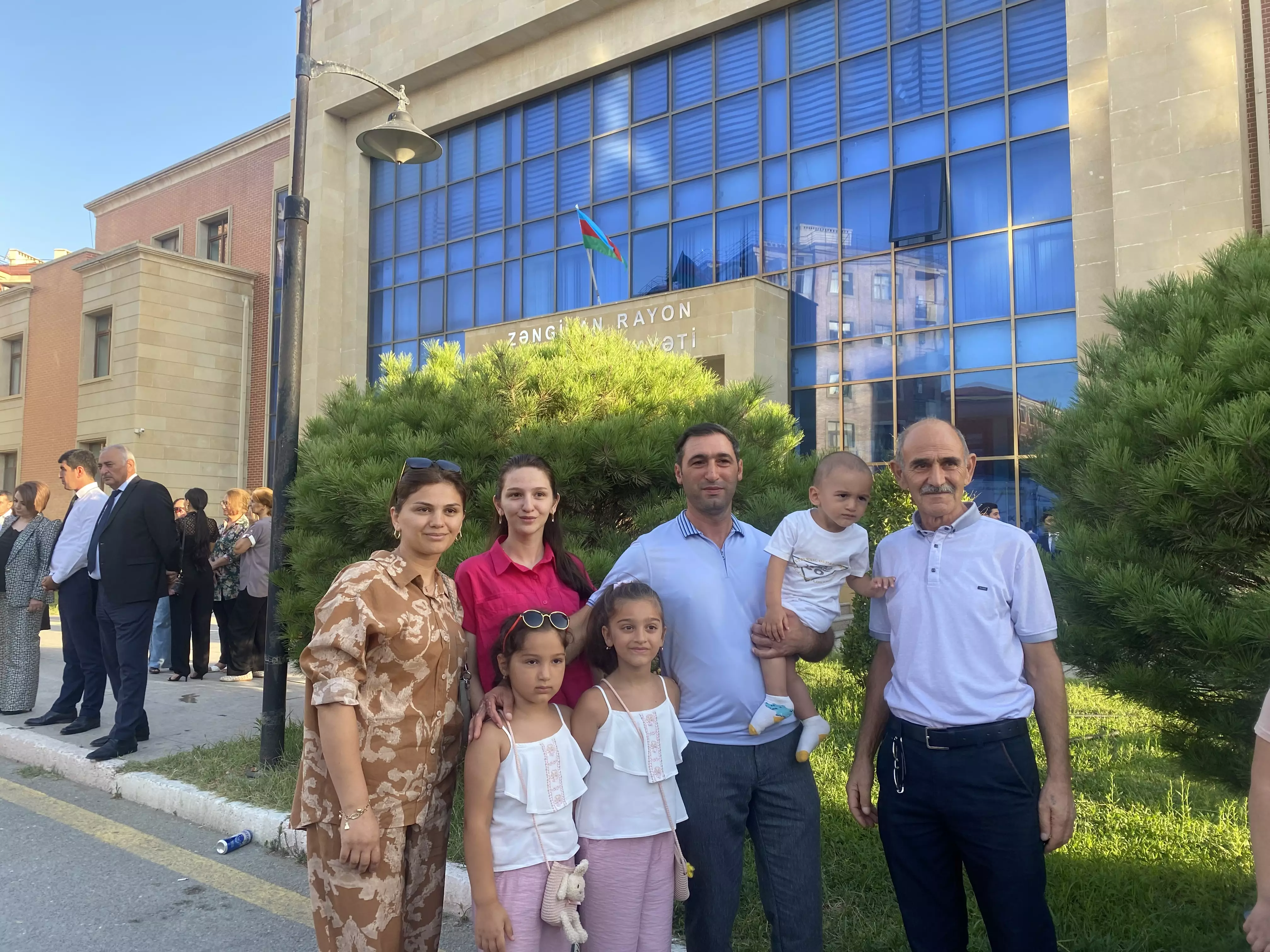 Daha 22 ailə Zəngilanın Ağalı kəndinə köçürülüb